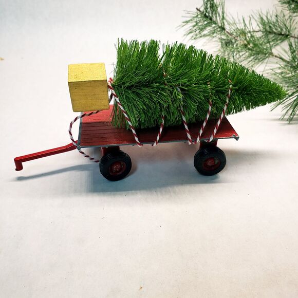 Vintage Ertl Christmas Hay Wagon - Hay Ride Tractor Wagon Farmhouse Tree - Picture 1 of 10